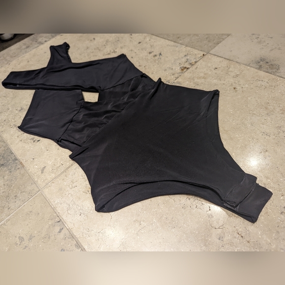 PLT Black criss cross Bodysuit - Picture 6 of 8